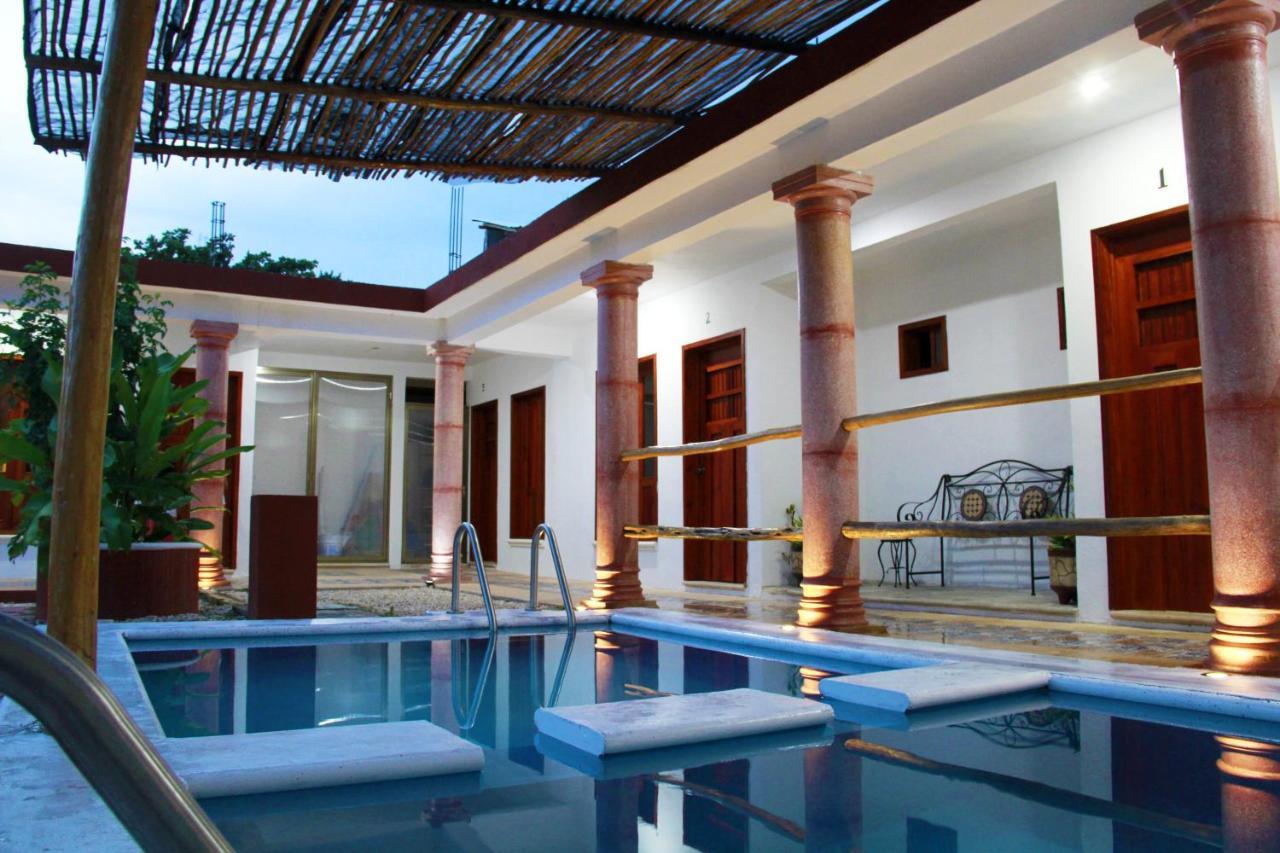 Hotel Las Mestizas Вальядолід Екстер'єр фото
